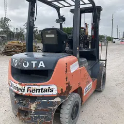 2018 Toyota 8FDU25 Warehouse Forklift