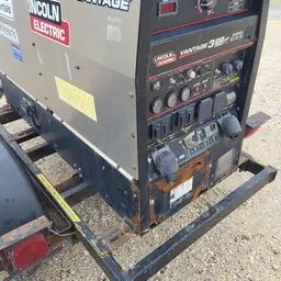 2020 Lincoln Electric VANTAGE 322 Welder