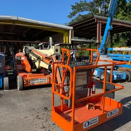 2013 JLG E450AJ Articulating Boom Lift