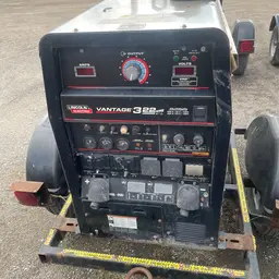 2019 Lincoln Electric VANTAGE 322 Welder