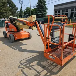 2017 JLG E450AJ Articulating Boom Lift