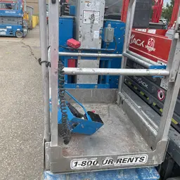 2017 Genie GR-20 Self-Propelled One-Person Lift