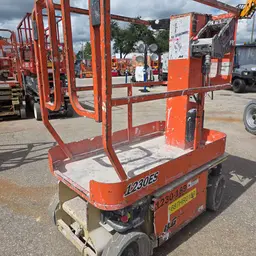 2016 JLG 1230ES Self-Propelled One-Person Lift