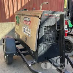 2021 Lincoln Electric VANTAGE 322 Welder