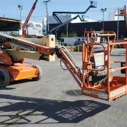 2017 JLG E450AJ Articulating Boom Lift